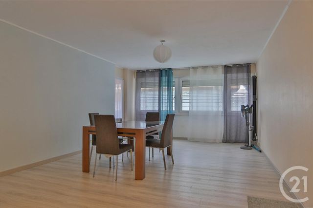 Appartement T3 à vendre - 3 pièces - 75.7 m2 - ST JULIEN EN GENEVOIS - 74 - RHONE-ALPES - Century 21 Le Genevois